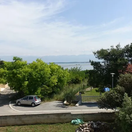 Dede דירה נין